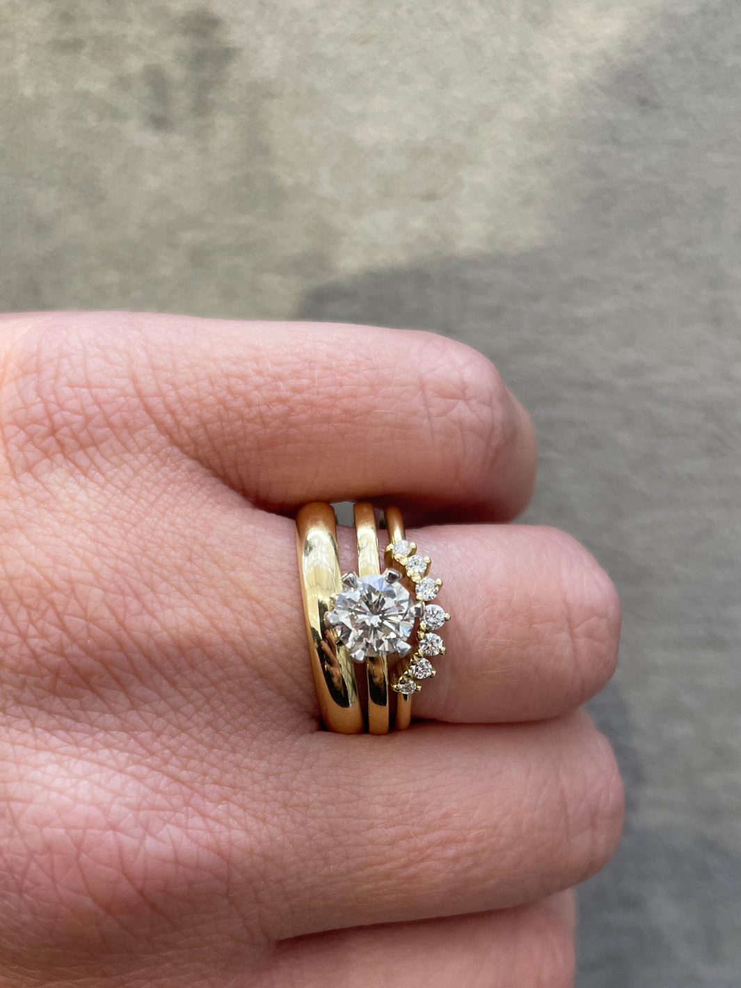 The Bea Setting 18ct Yellow Gold Diamond Curved Band