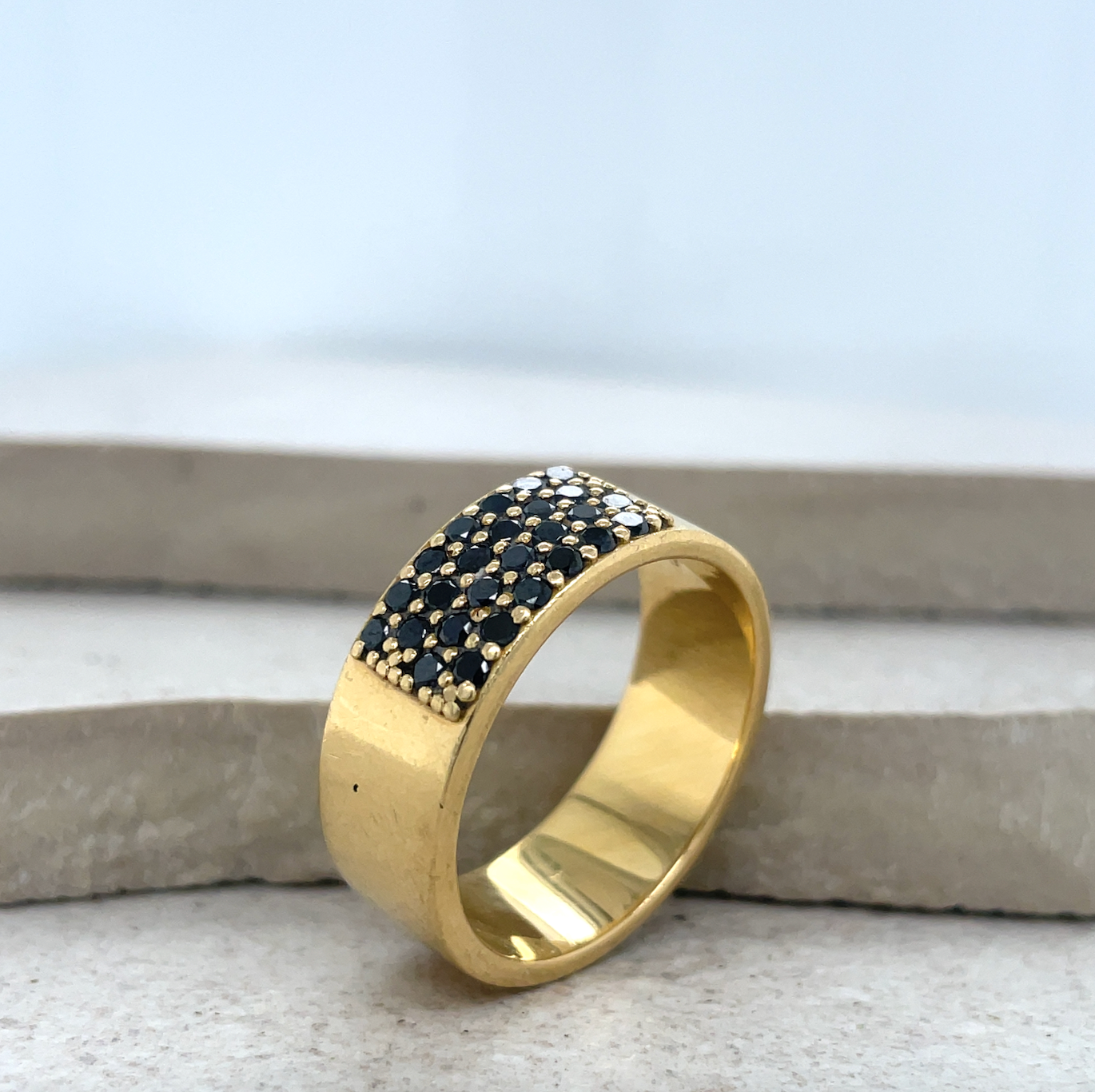 18ct Yellow Gold 6mm Band with Pavé-Set Black Diamonds