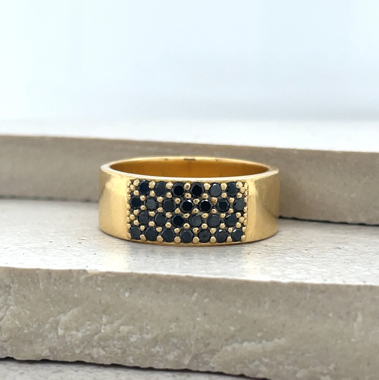 18ct Yellow Gold 6mm Band with Pavé-Set Black Diamonds