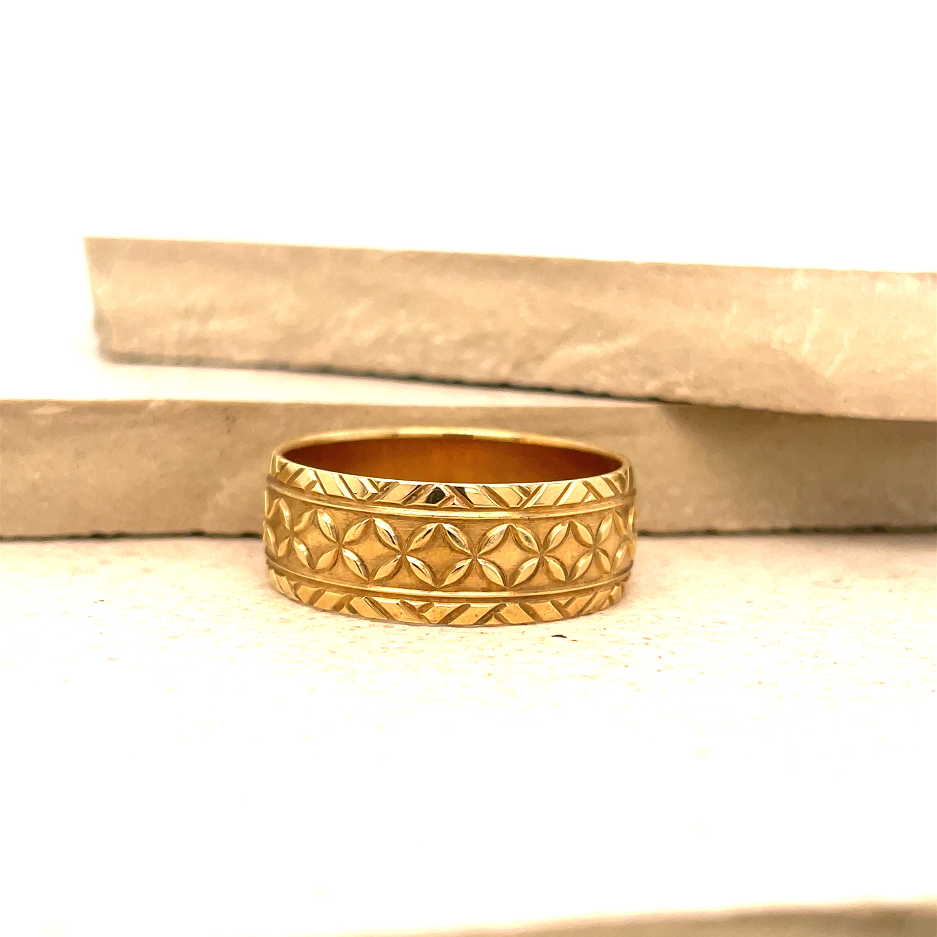 9ct Yellow Gold Pasifika Engraved 6mm Band