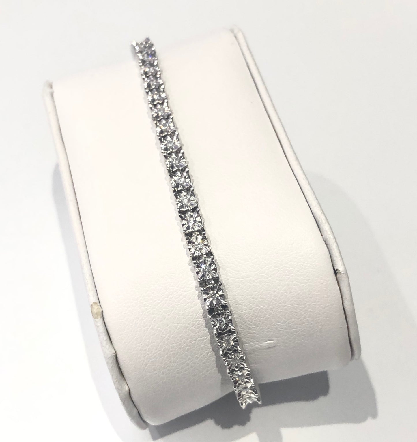 18ct White Gold Illusion Set Diamond Tennis Bracelet