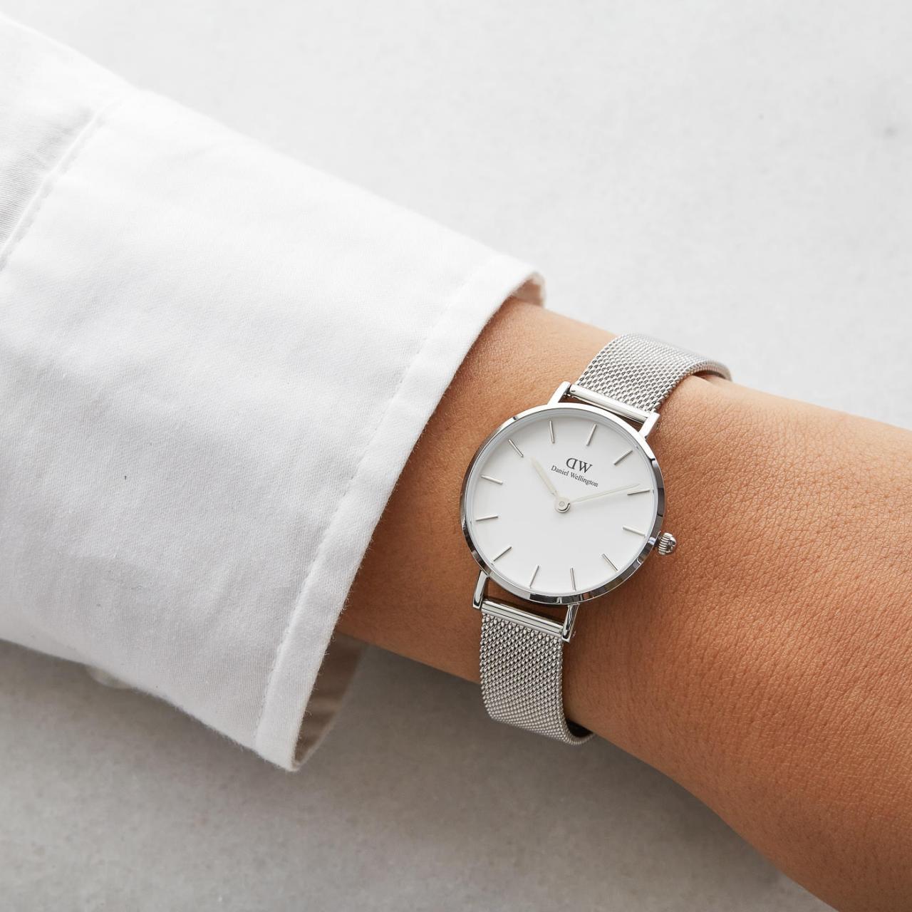 Daniel Wellington 28mm Silver Classic Petite Mesh Strap Watch with White Dial