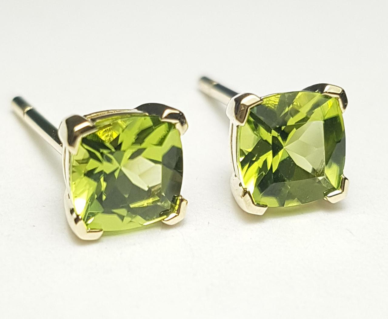 9ct Yellow Gold Cushion Cut Peridot Corner Claw Set Stud Earrings