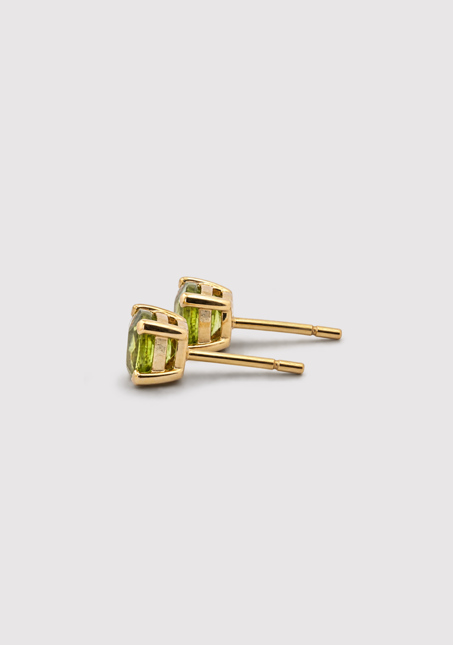 9ct Yellow Gold Cushion Cut Peridot Corner Claw Set Stud Earrings
