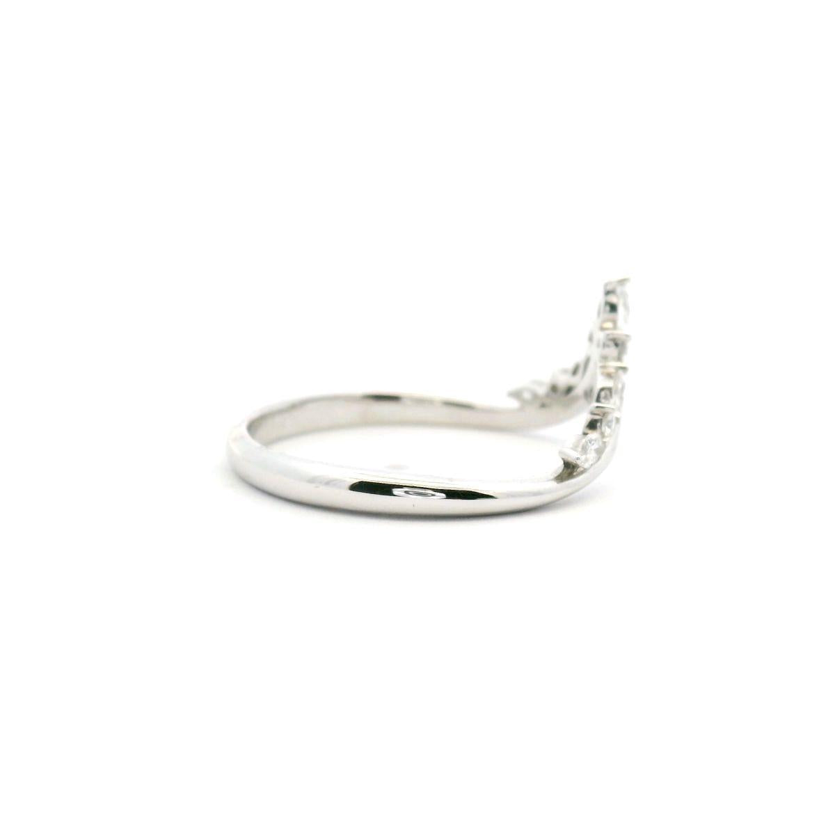 18ct White Gold Diamond Fancy V-Shaped Band Ring