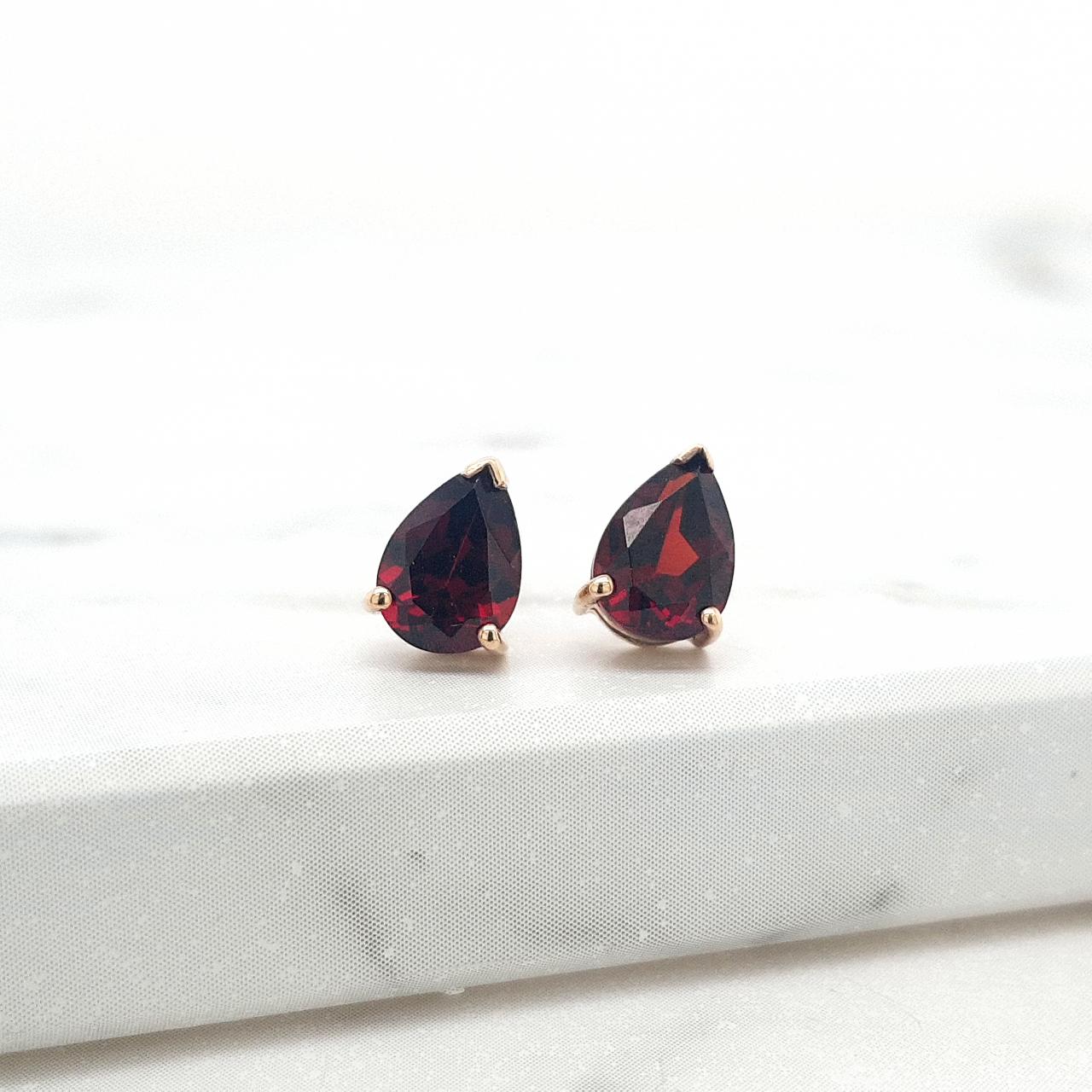 Garnet 9k Yellow Gold Tear Drop Stud Earrings