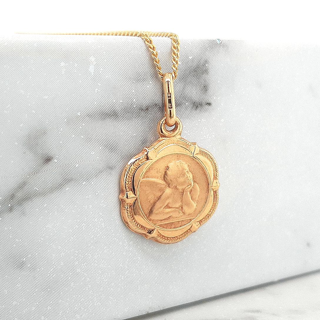 9ct Yellow Gold 14mm Angel Pendant with Scalloped Edges