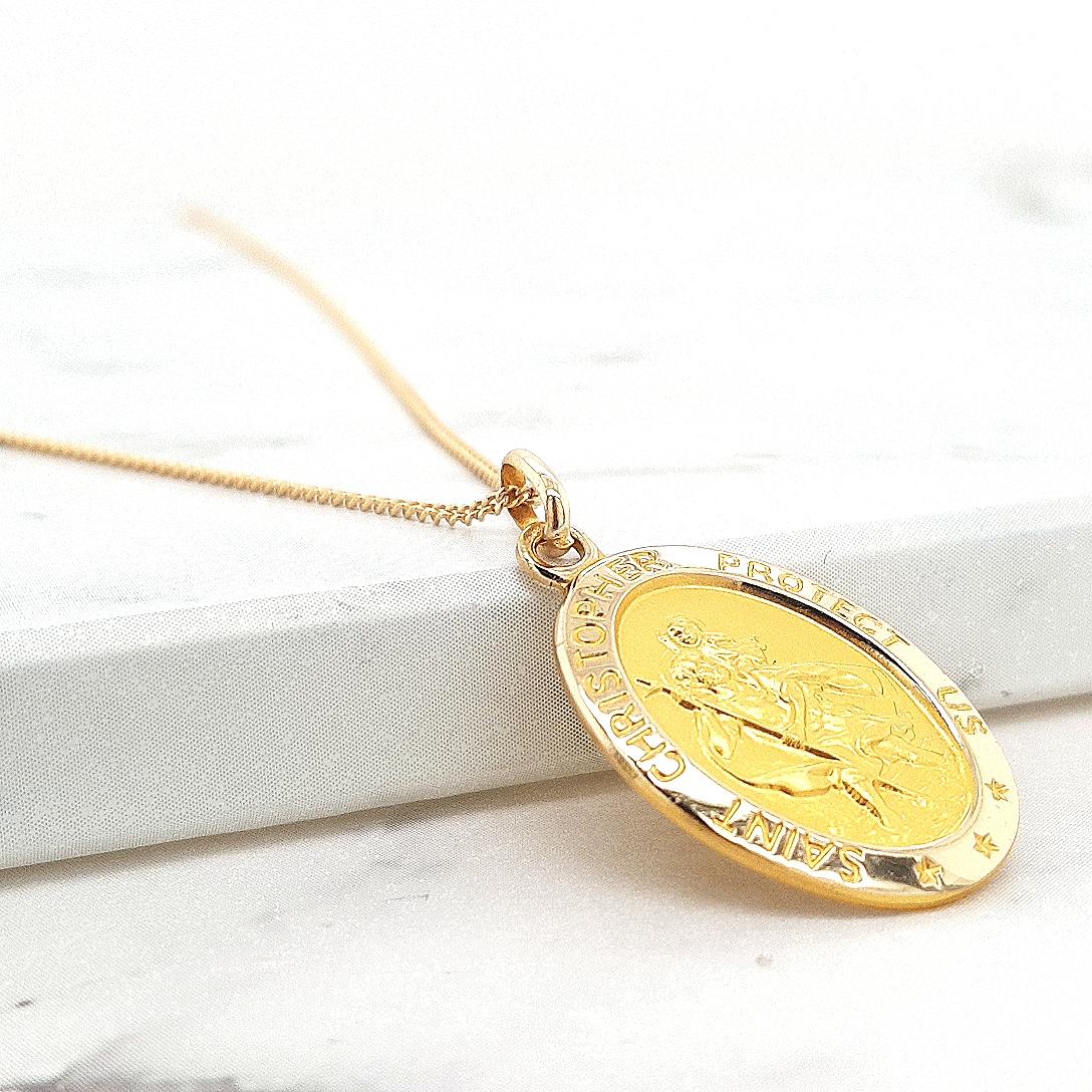 9ct Yellow Gold St Christopher 15x20mm Oval Pendant