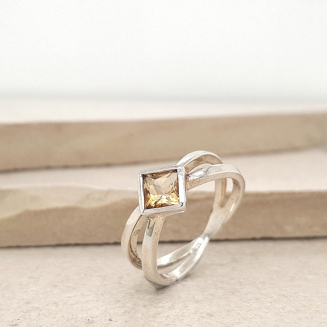 Sterling Silver 5mm Citrine Split Band Ring