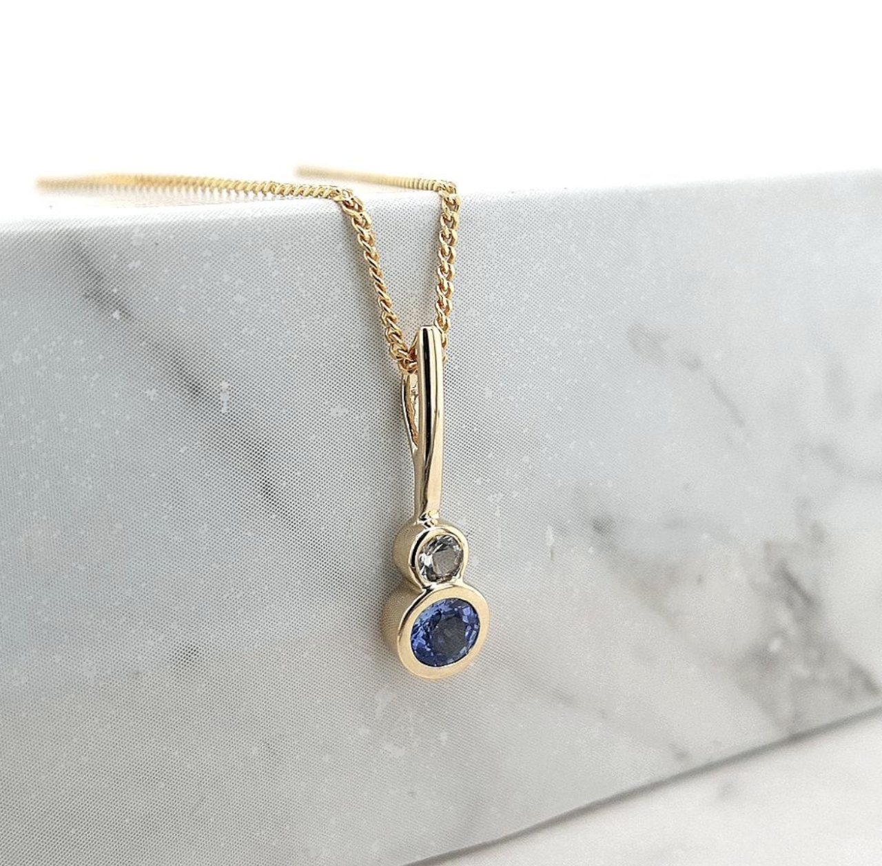 Ceylonese Sapphire & White Sapphire 9k Yellow Gold Drop Pendant
