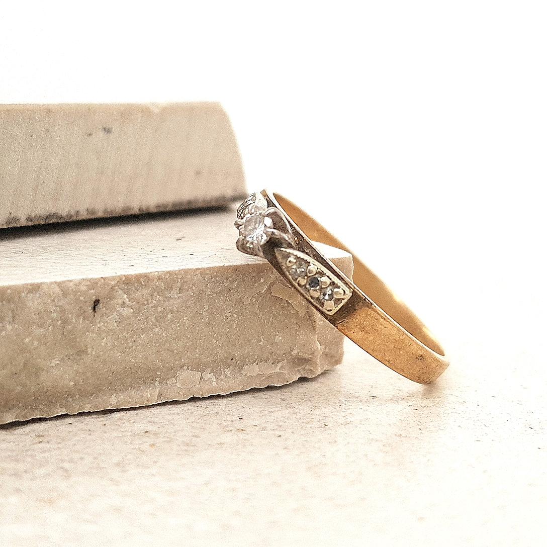 Estate 9ct Yellow Gold Diamond Solitaire Ring