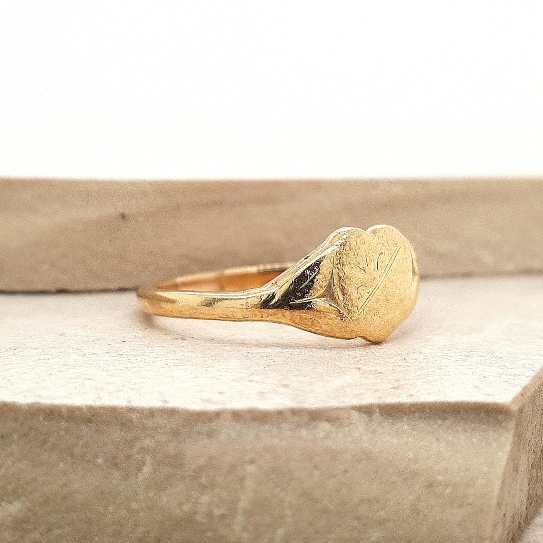 Estate 9ct Yellow Gold Heart Signet Ring