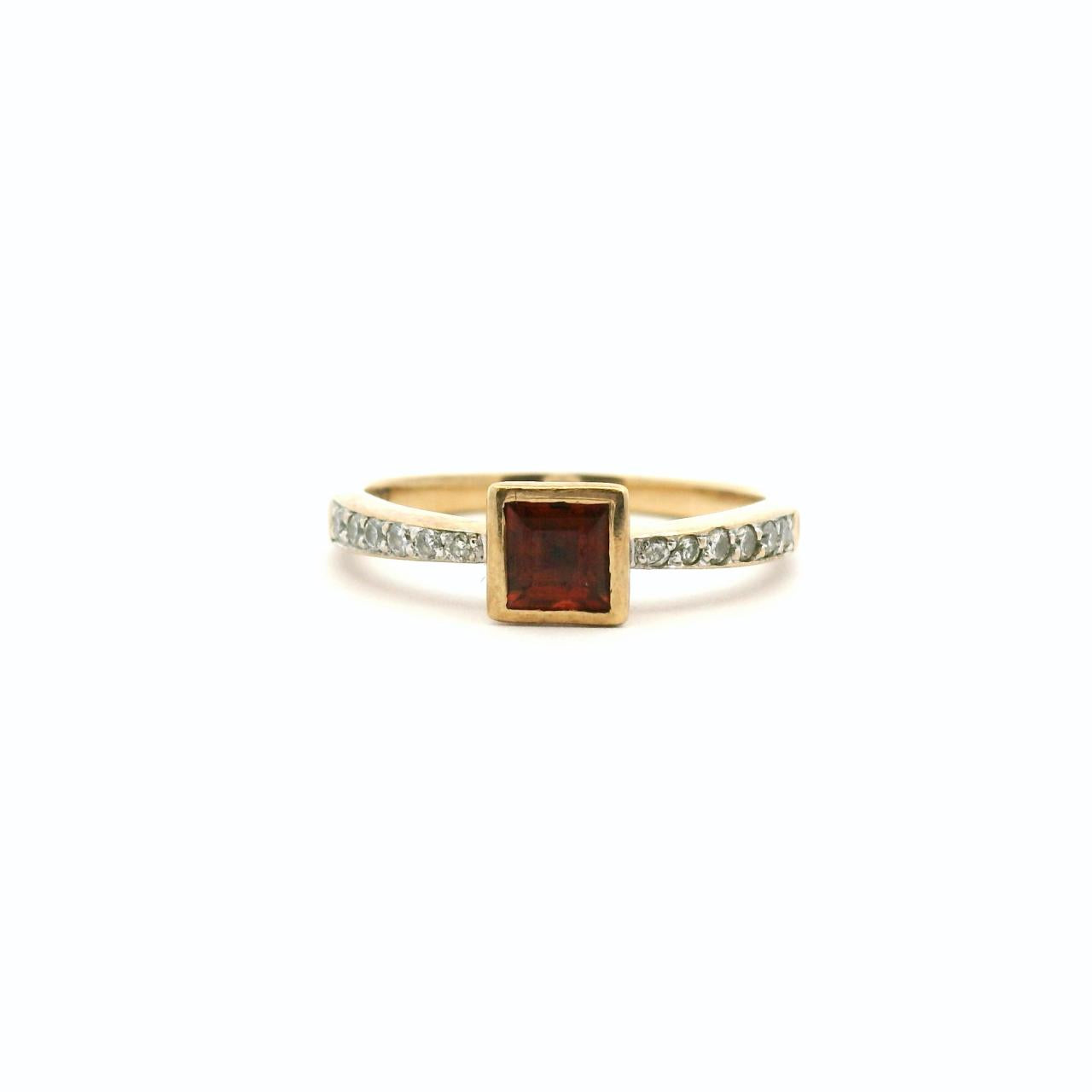 Estate 9ct Yellow Gold Garnet & Diamond Ring