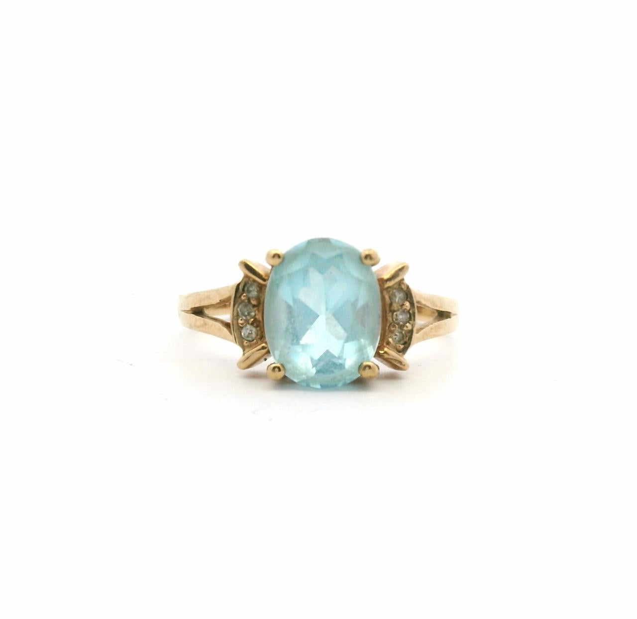 Estate 9ct Yellow Gold Sky Blue Topaz & Diamond Ring