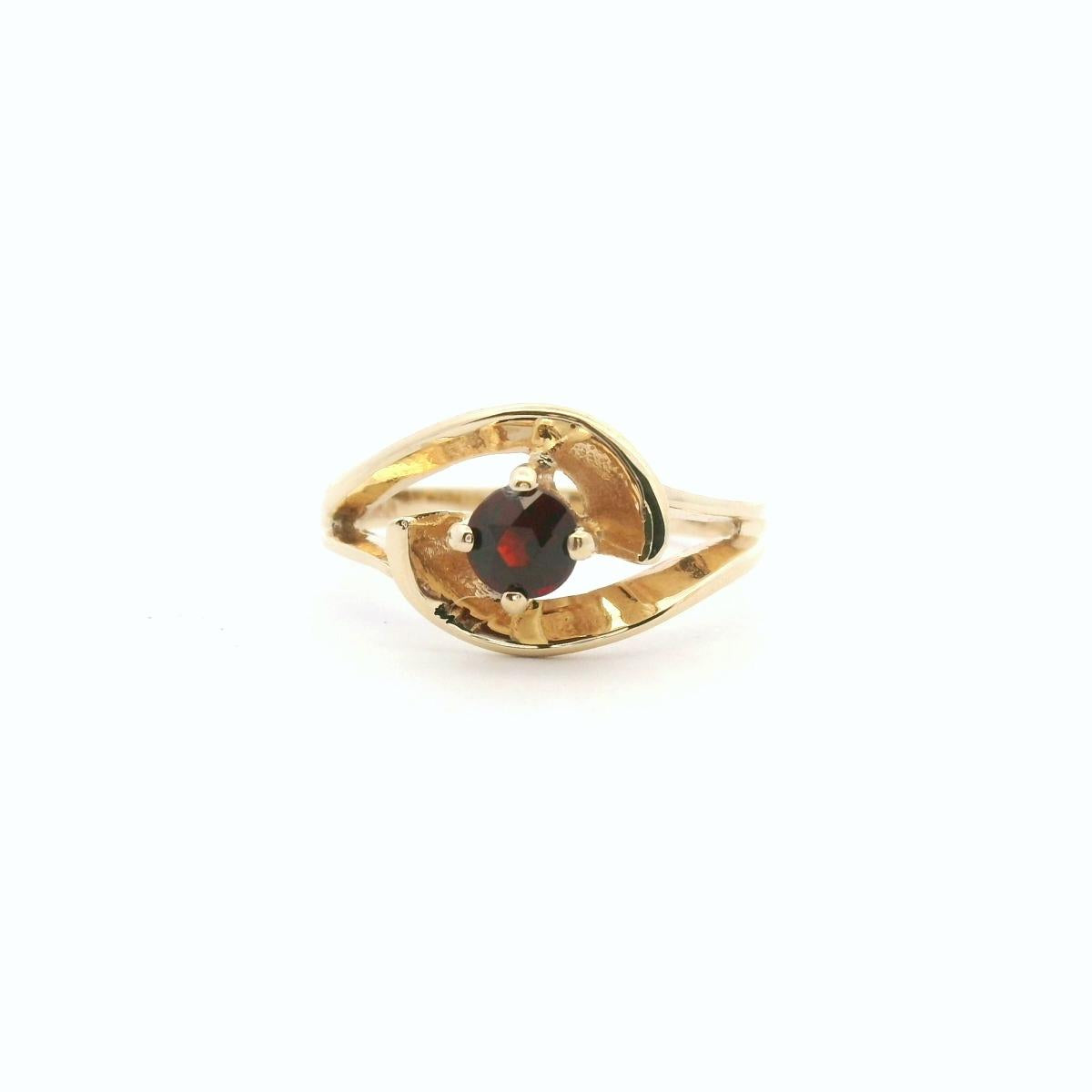 Estate 9ct Yellow Gold Synthetic Ruby Ring
