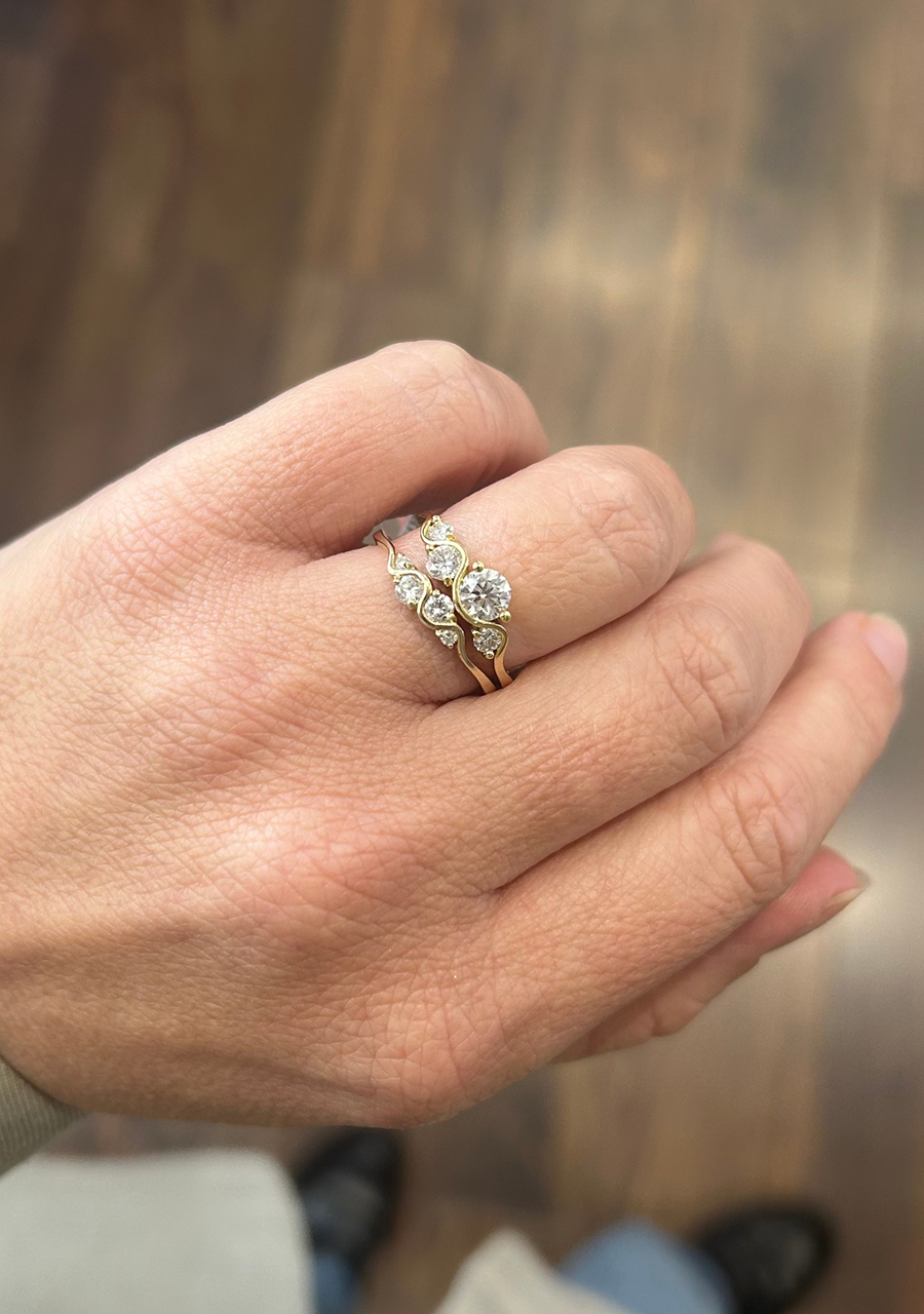 9ct Yellow Gold Wave Diamond Ring