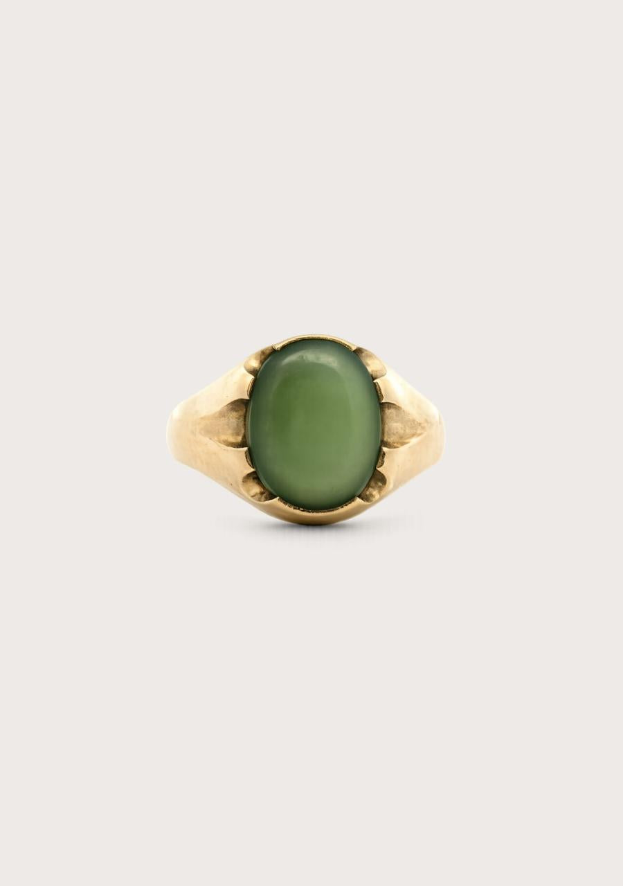 Estate 9ct Yellow Gold Oval Greenstone Ring Ring Size: M Weight: 3.10g