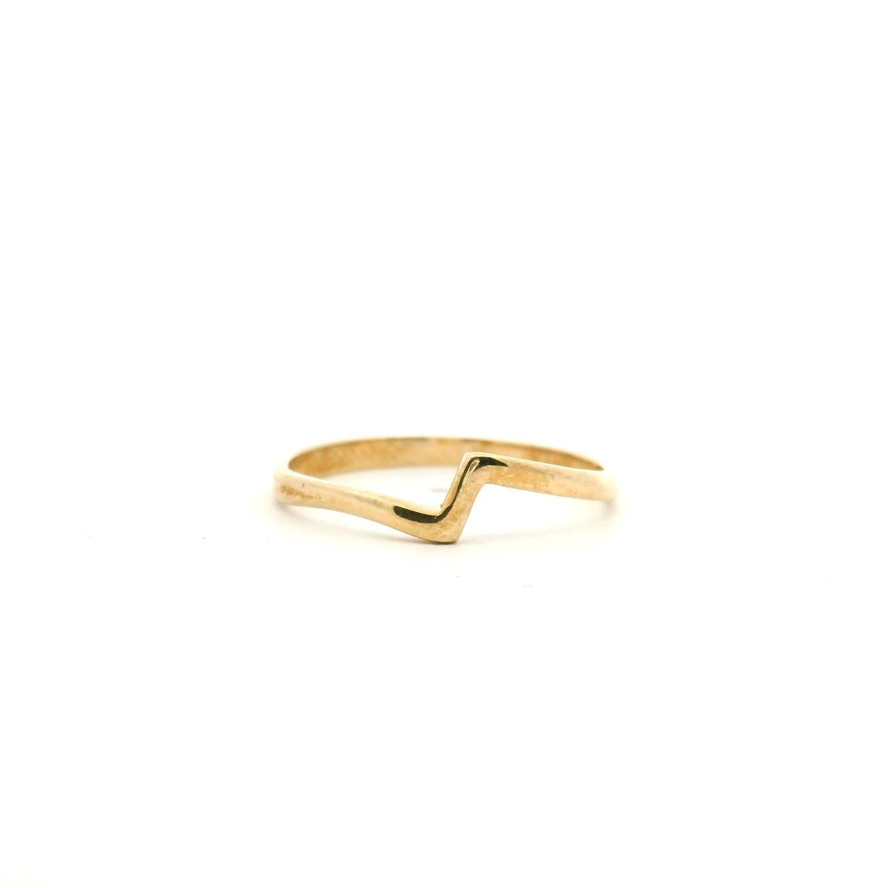 Estate 9ct Yellow Gold ZigZag Ring Ring Size: N Weight: 1.00g