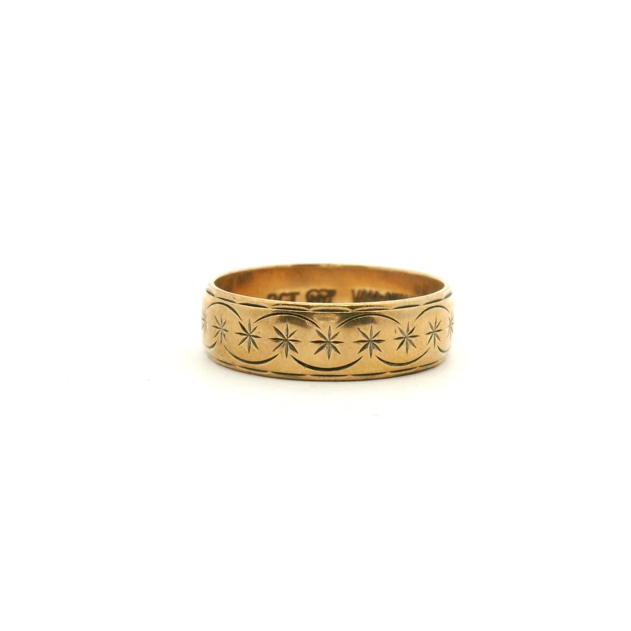 Estate 9ct Yellow Gold Engraved 5.7mm Band Ring Size: O Weight: 3.34g