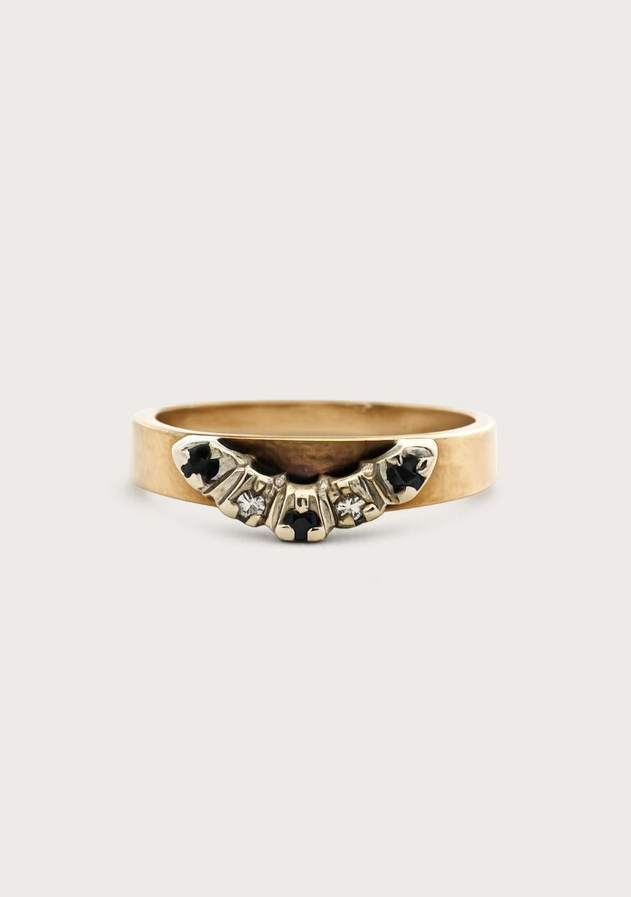 Estate 9ct Yellow Gold Sapphire & Diamond Band Finger Size: N 1/2 Weight: 2.30g