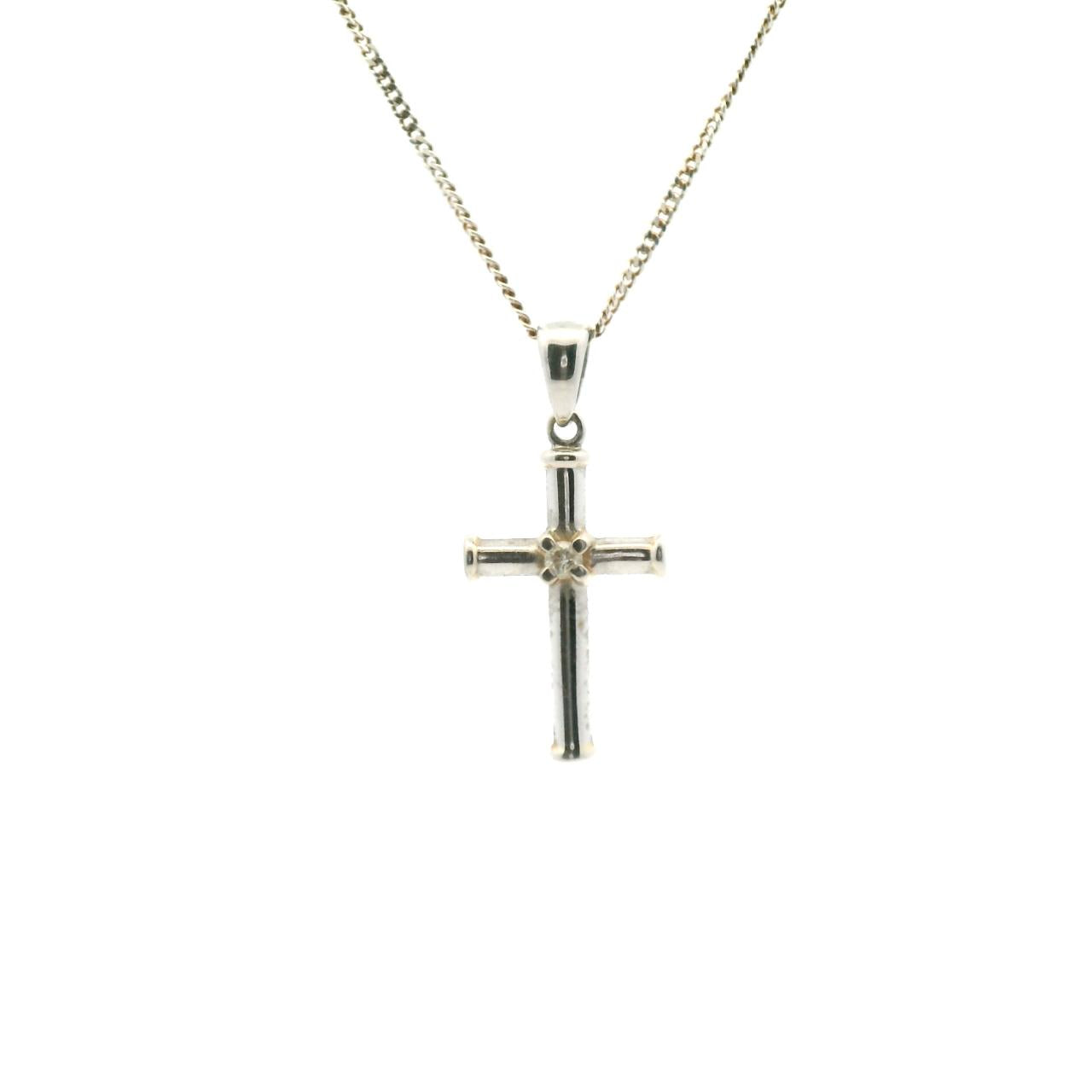 Estate 9ct White Gold Diamond Cross Weight: 1.46g This pendant comes with a complimentary Sterling Silver Plated 45cm Chain