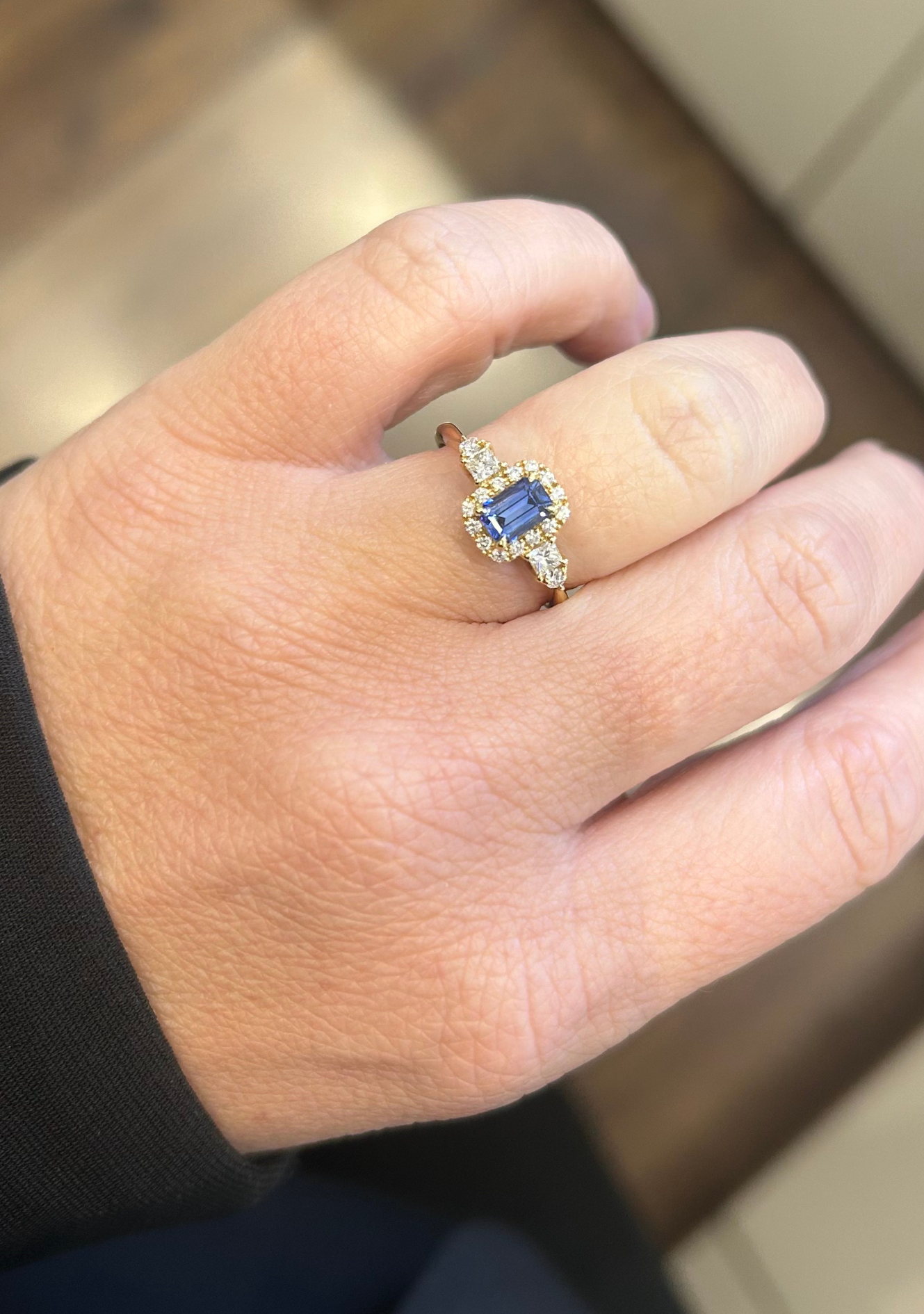 Ceylonese Sapphire & Diamond 18ct Yellow Gold Halo Ring