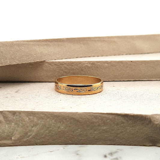 Estate 9ct Yellow Gold Engraved 3.85mm Wide Band Ring