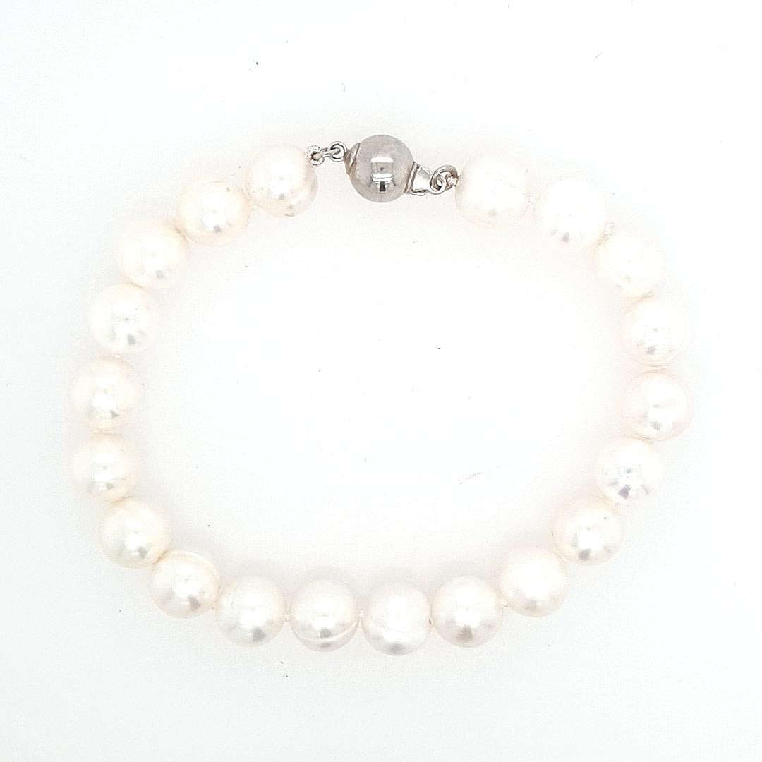 White Ikecho Freshwater Pearls with Silver Clasp Bracelet