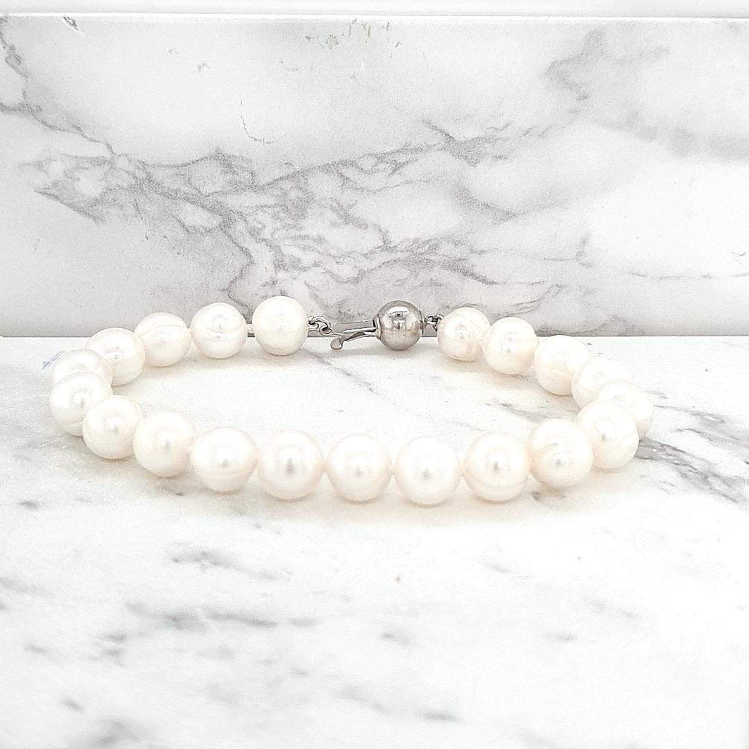 White Ikecho Freshwater Pearls with Silver Clasp Bracelet