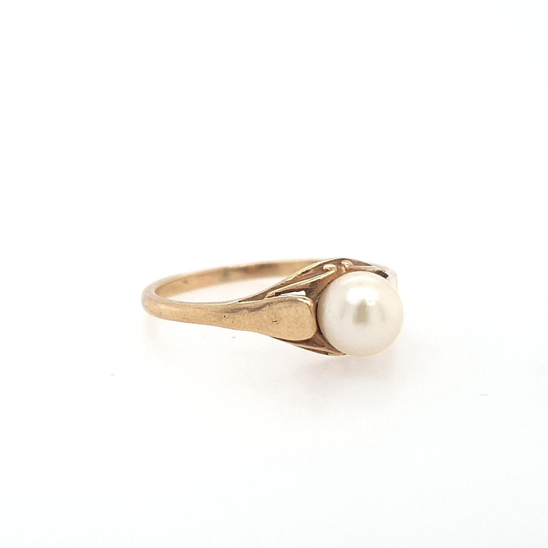 9ct Yellow Gold Round Cream / White Pearl Ring