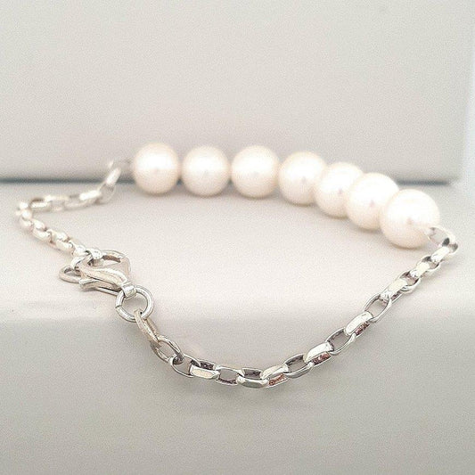 Freshwater White Pearl on a Silver Chain Bracelet