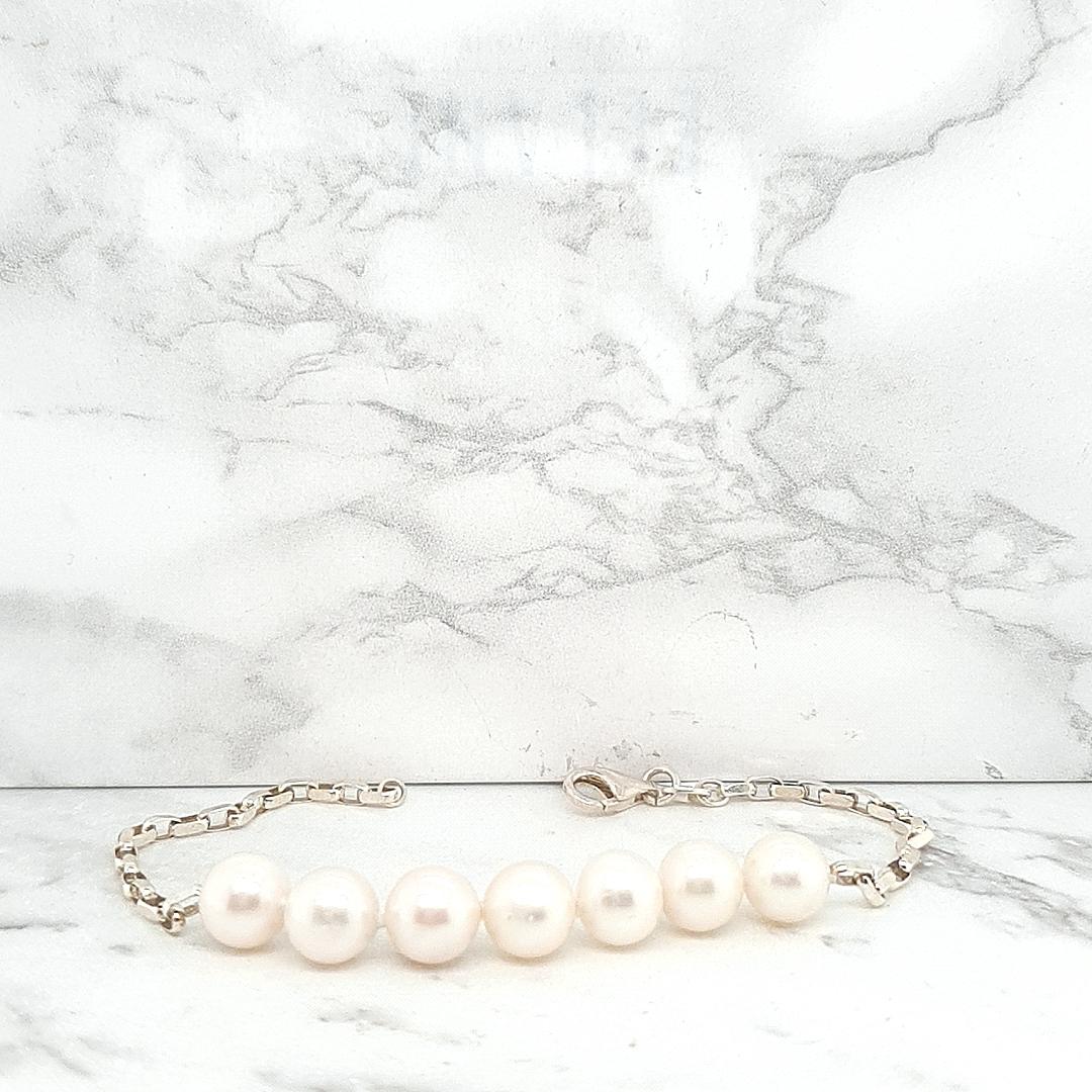 Freshwater White Pearl on a Silver Chain Bracelet