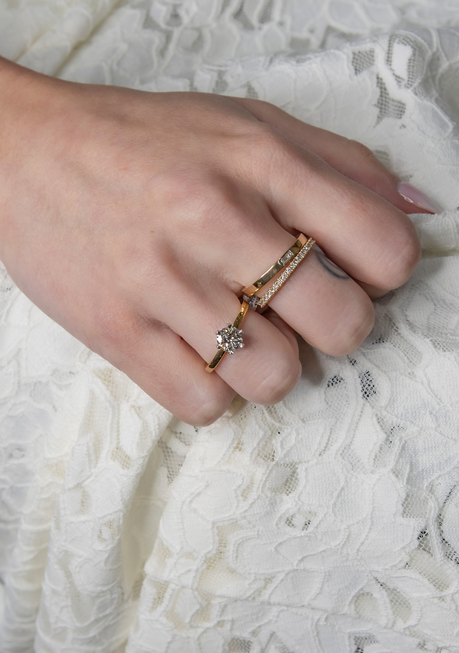 9ct Yellow Gold Baguette Diamond Punch Set Ring