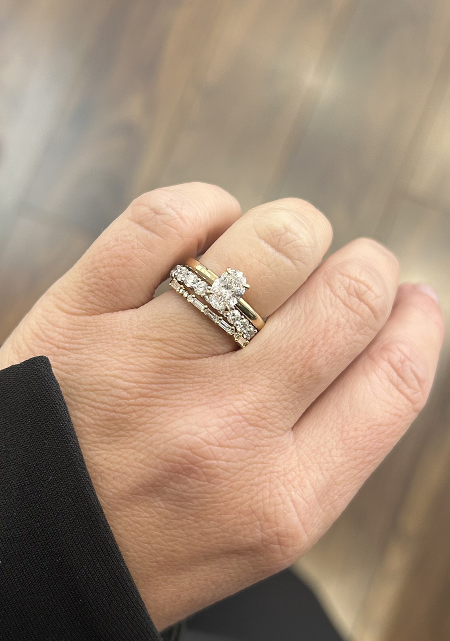 18ct Yellow Gold Baguette & Round Diamond Band