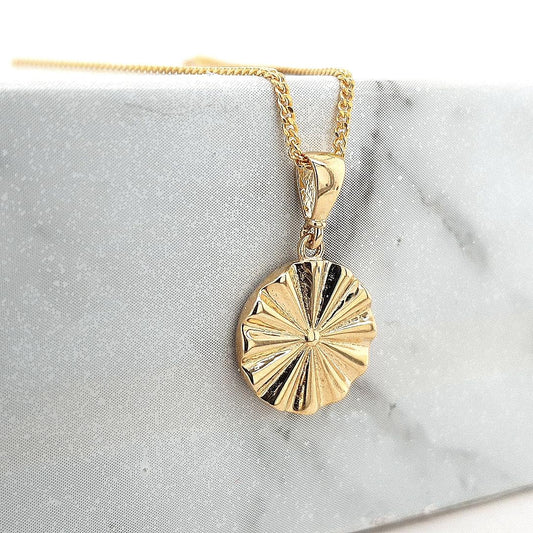 9ct Yellow Gold Rippled Wavey Circle Pendant