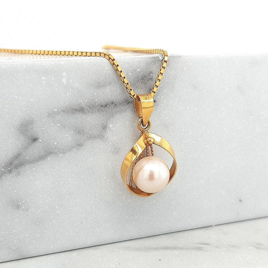 Estate 22ct Yellow Gold Fresh Water Pearl Pendant on 22ct Yellow Gold Box Chain