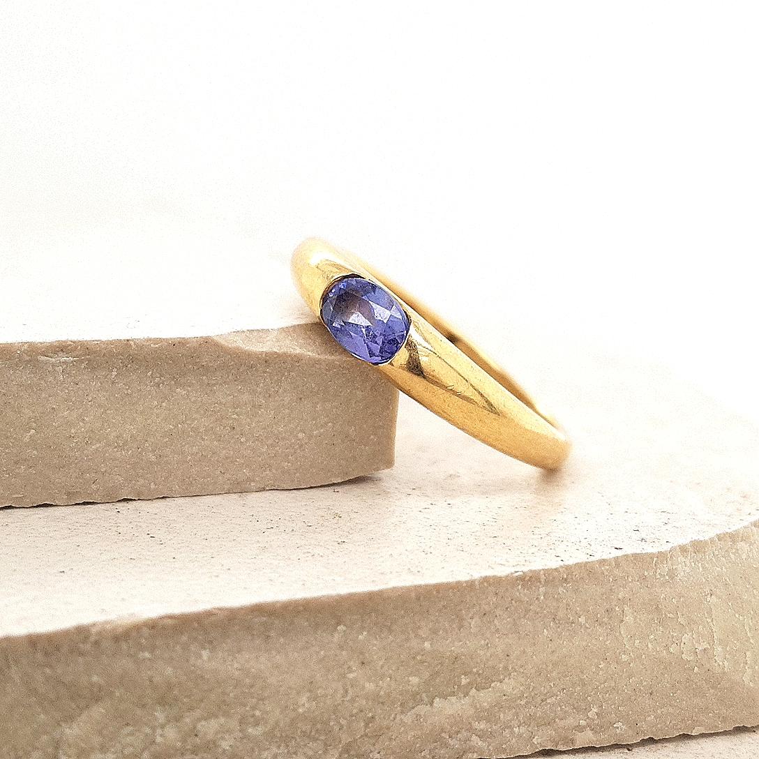 Estate 9ct Yellow Gold Sapphire Tension Set Dome Ring