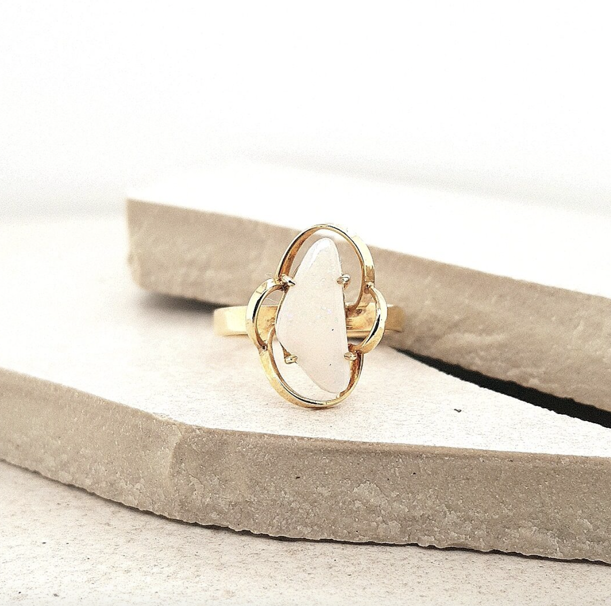 Estate 9ct Yellow Gold Opal Ring