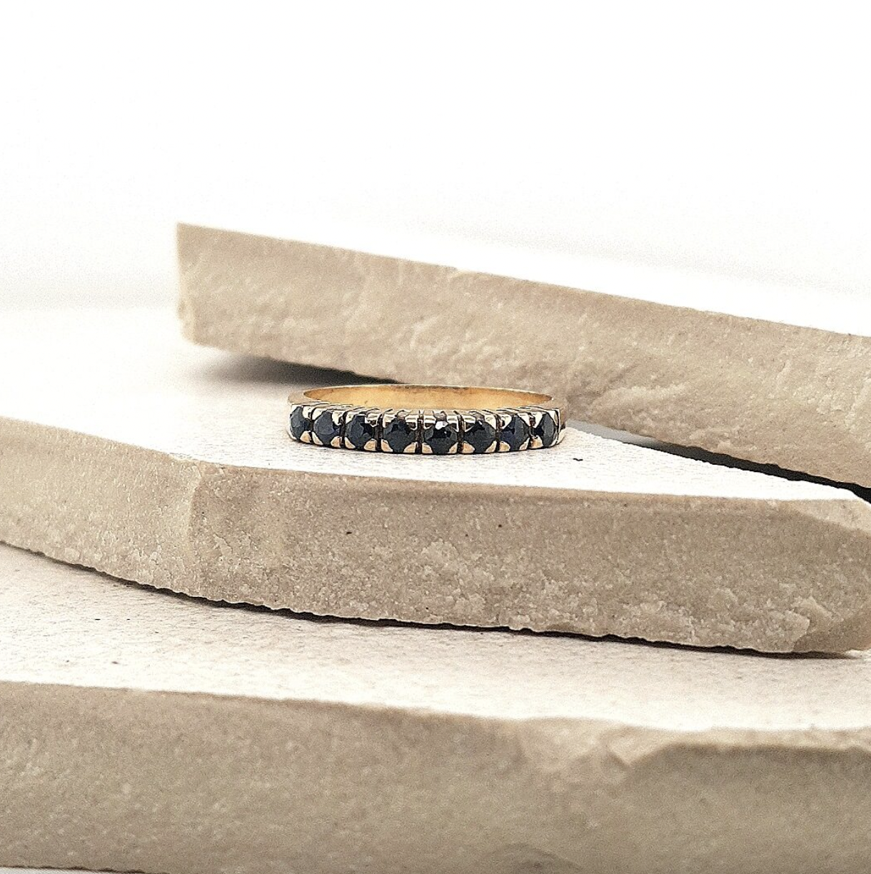 Estate 9ct Yellow Gold Sapphire Claw Set Band