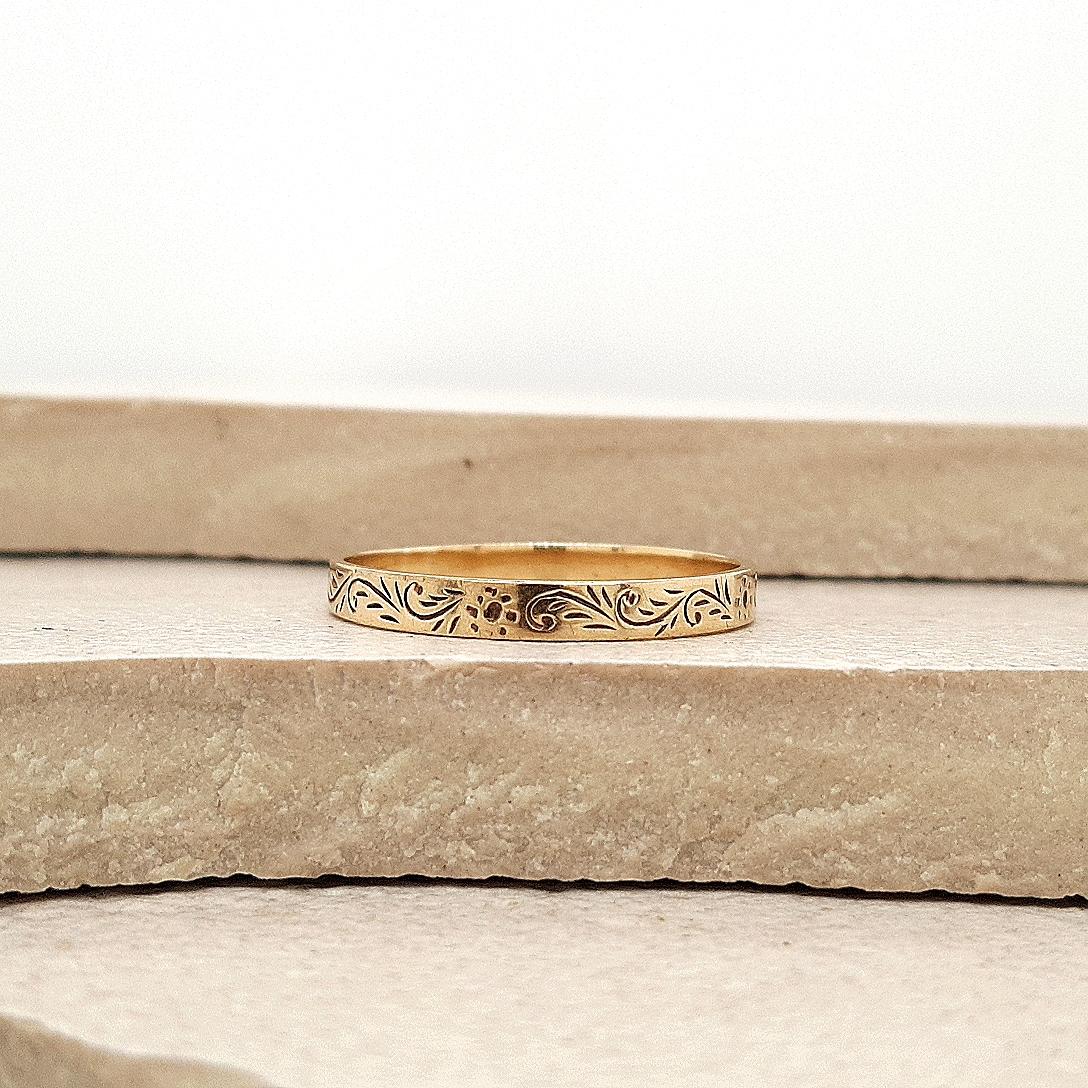 Estate 9ct Yellow Gold Engraved Patterned Ring