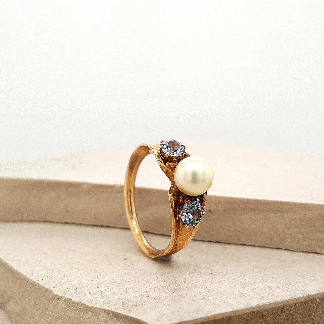 Estate 9ct Yellow Gold Freshwater Pearl and Blue Topaz Ring