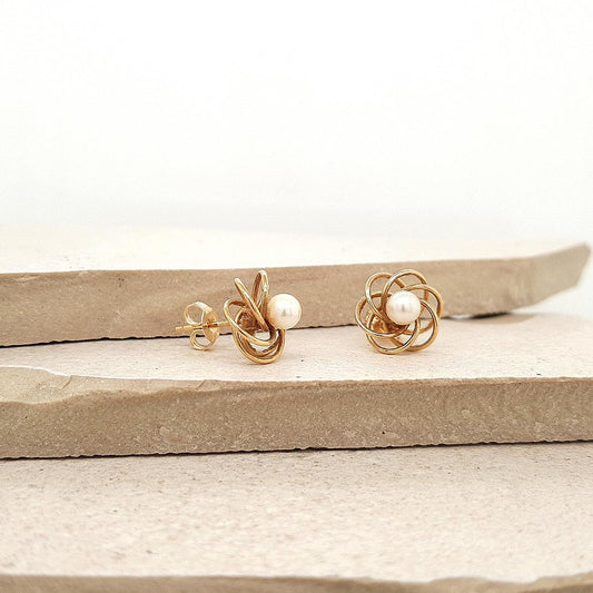 Estate 9ct Yellow Gold White Fresh Water Pearl Stud Earrings