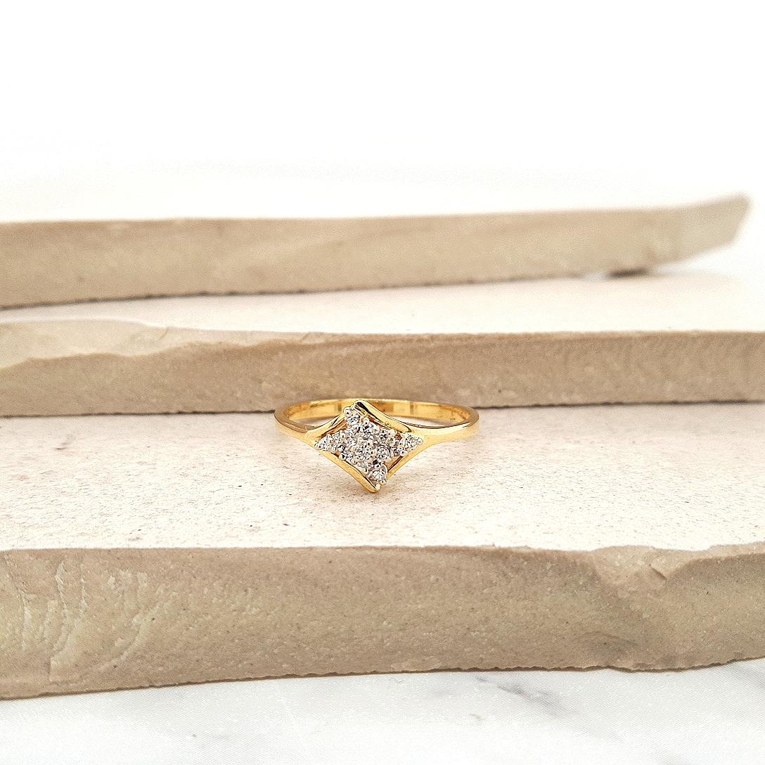Estate 18ct Yellow Gold Diamond Cluster Ring