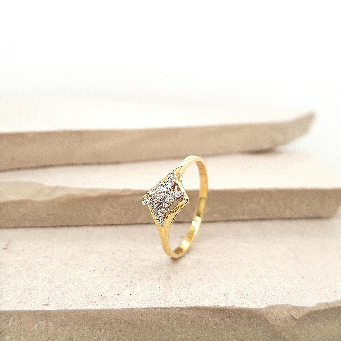 Estate 18ct Yellow Gold Diamond Cluster Ring