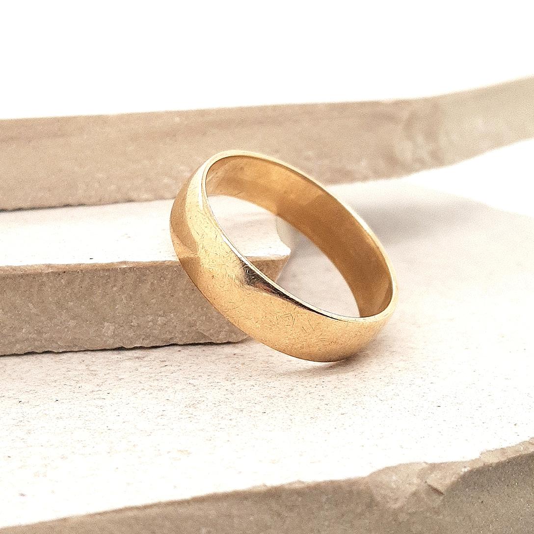 Estate 9ct Yellow Gold Plain 5.60mm Ring