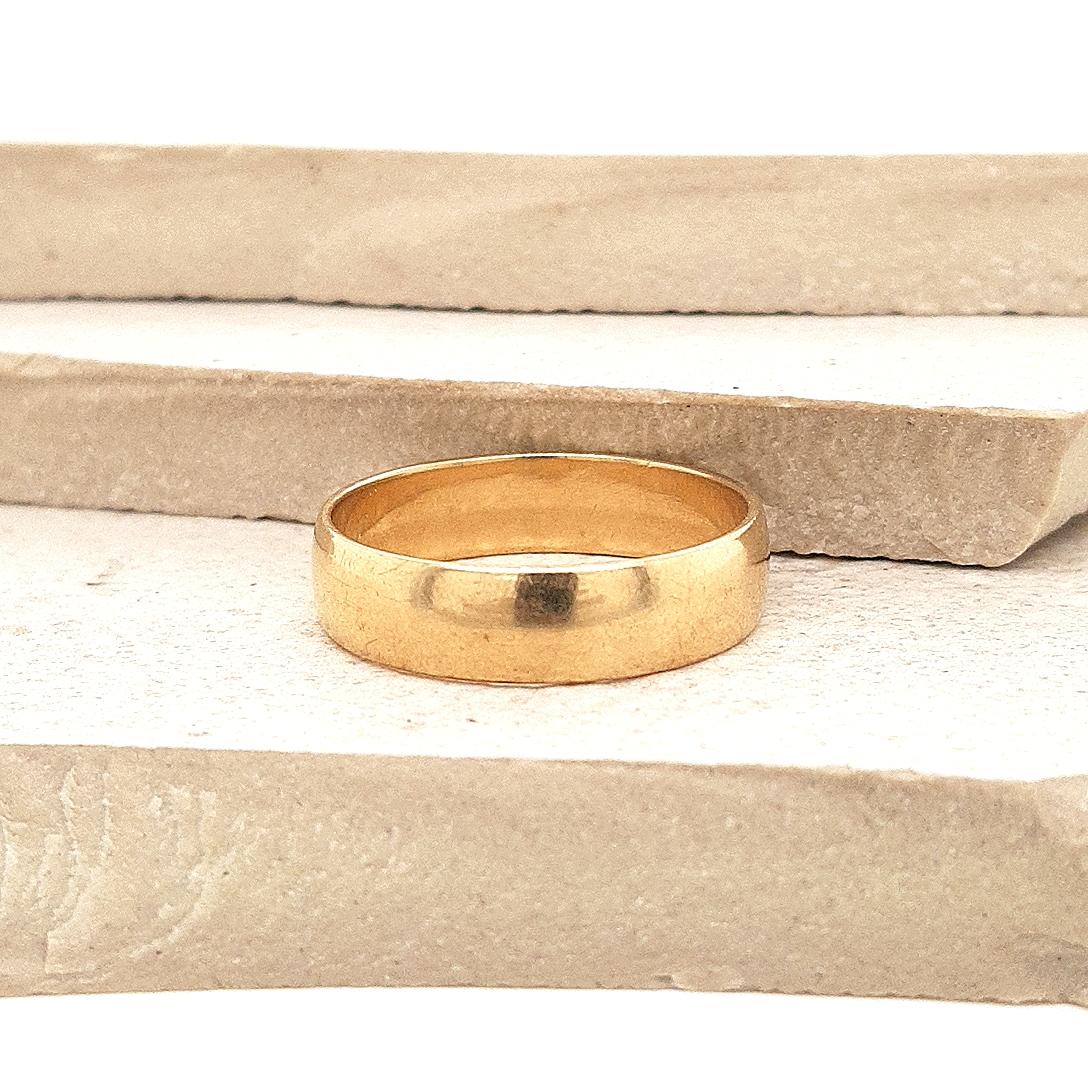 Estate 9ct Yellow Gold Plain 5.60mm Ring