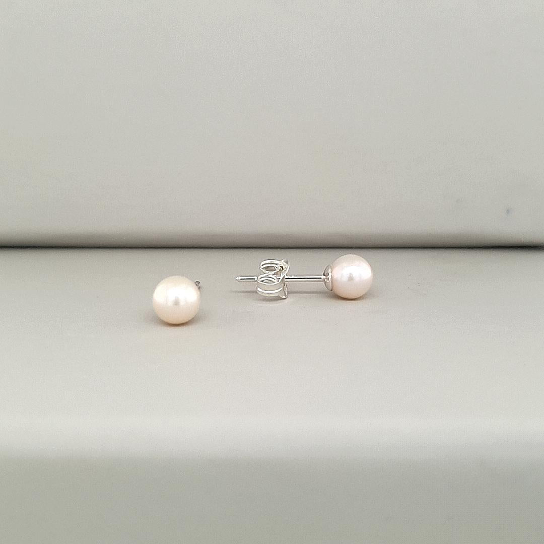 Sterling Silver 5.5mm Round White Freshwater Pearl Stud Earrings