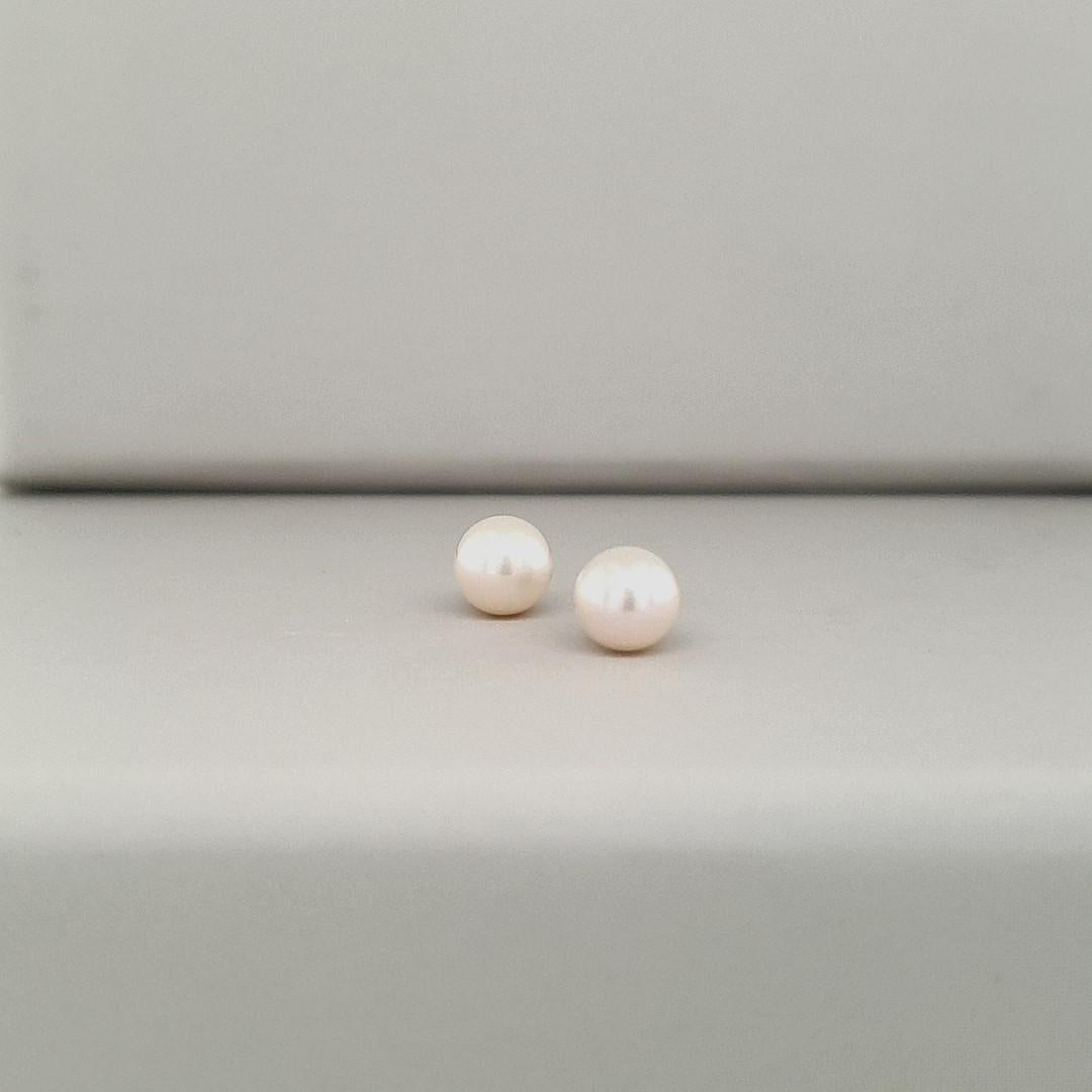 Sterling Silver 5.5mm Round White Freshwater Pearl Stud Earrings