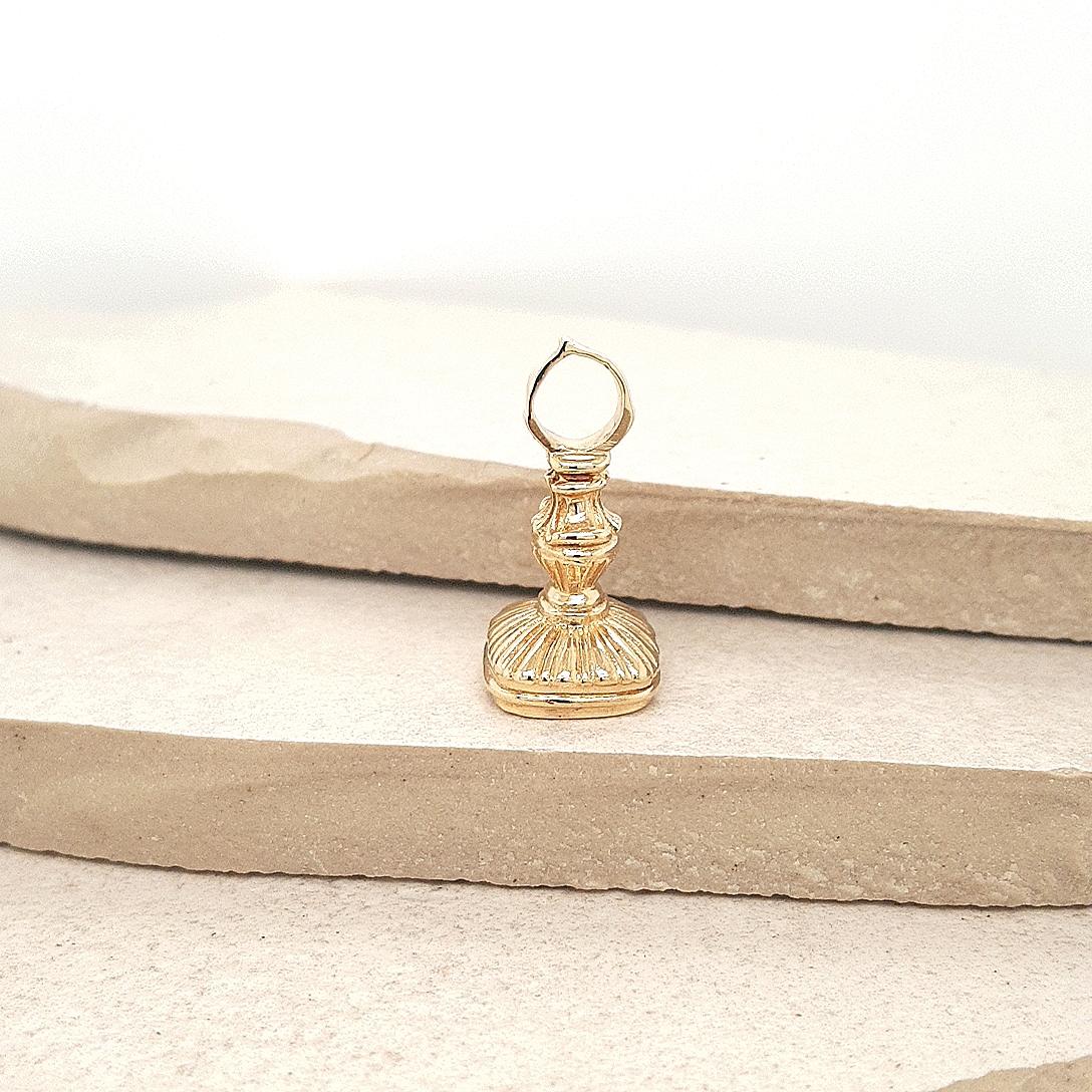 Estate 9ct Yellow Gold Stamp Pendant