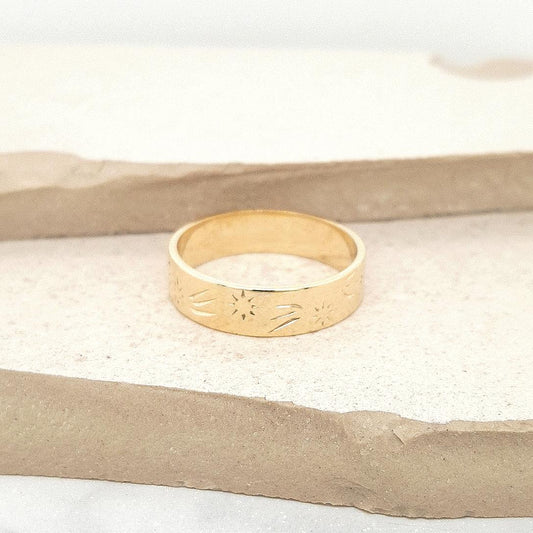 Estate 9ct Yellow Gold Engraved 5.50mm Band